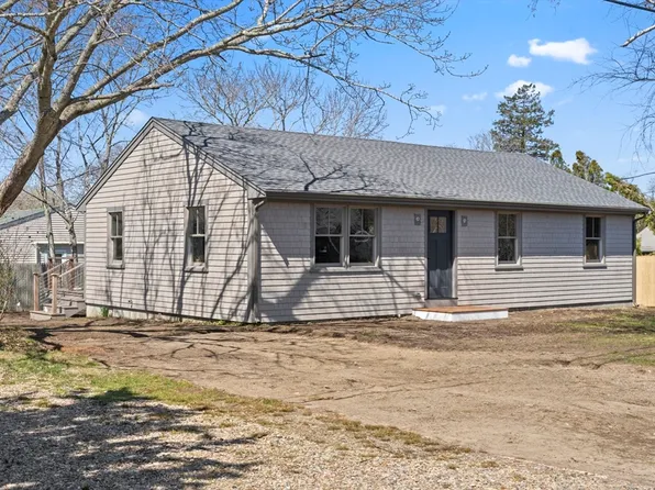 10 Winthrop Ave, Oak Bluffs, MA 02557