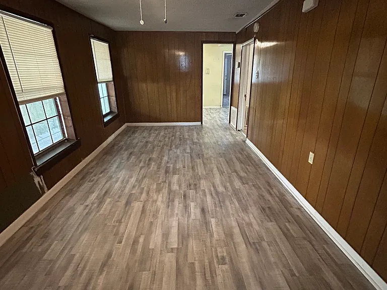 239 Hawthorne — Photo 10