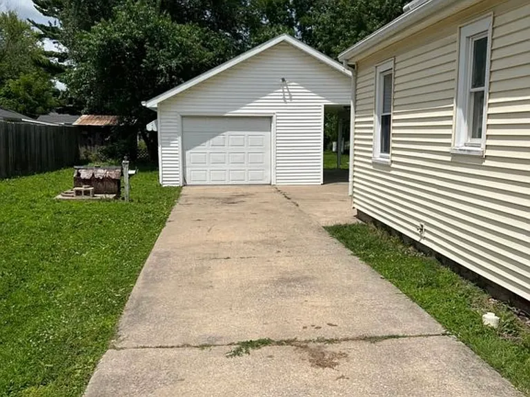 612 E Pierce St — Photo 2