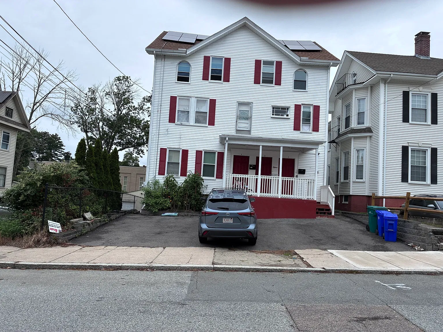 4 bed, 2.0 bath, 1100 sqft, $2,400 — Photo 1
