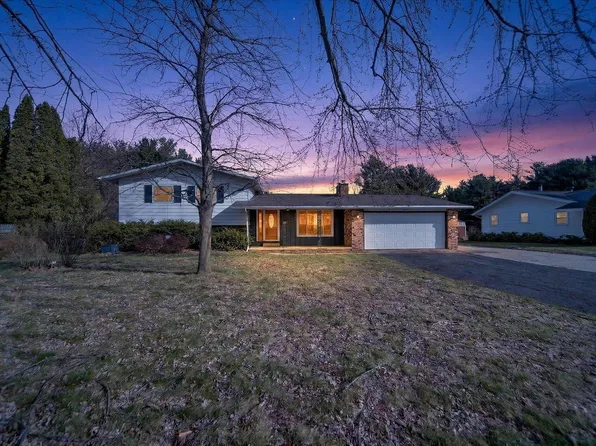 4546 E Berry Rd, Pleasant Lake, MI 49272