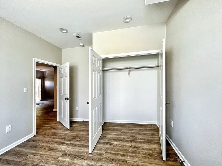 501 W Mulberry St — Photo 13