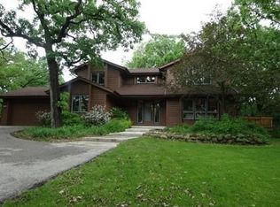 W338S5048 Fox Hollow Dr, Dousman, WI 53118