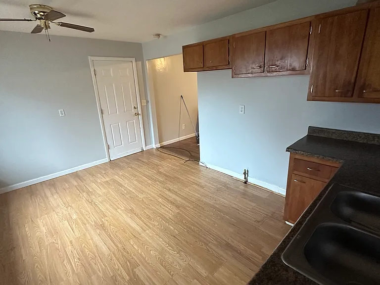 2615 Randall St — Photo 10