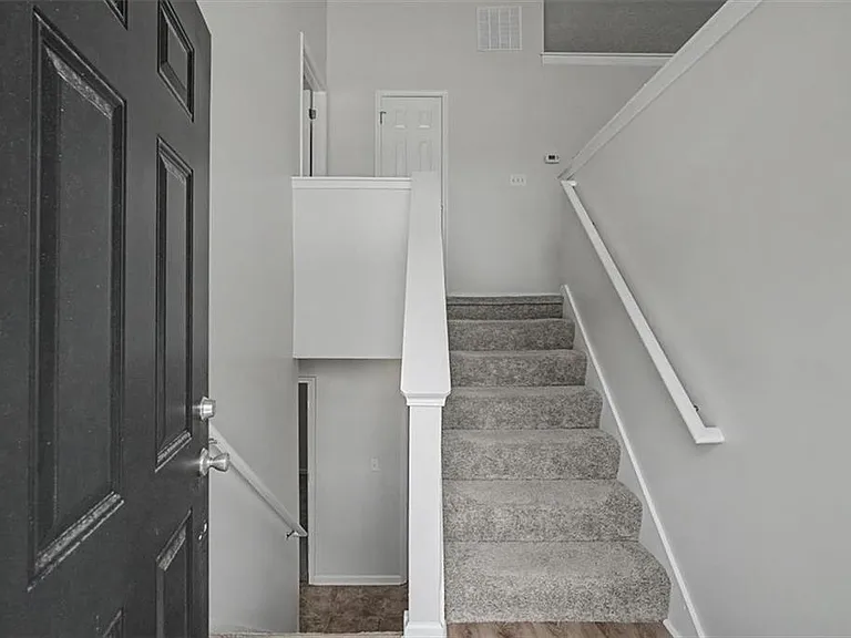 488 Barclay Ct — Photo 3