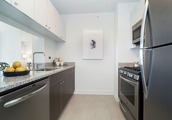 5th image of 4310 Crescent St APT 606