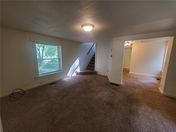 3rd image of 79 Lincoln Ave