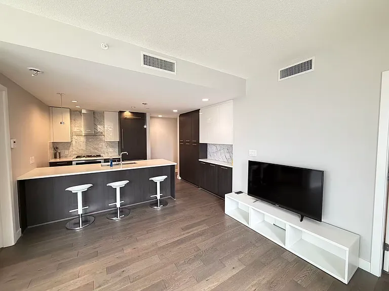 655 W 41st Ave #211 — Photo 2