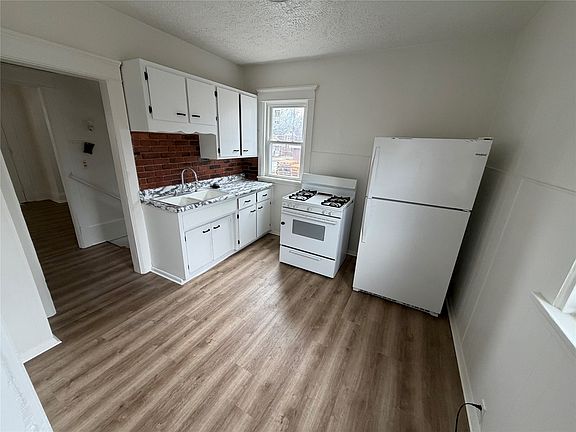 5th image of 521 Raspberry St