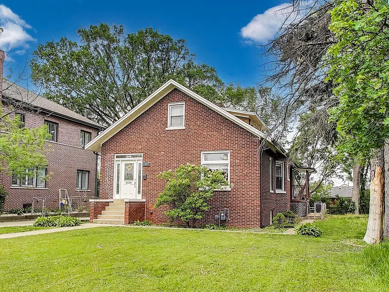 36 E Touhy Ave — Photo 2