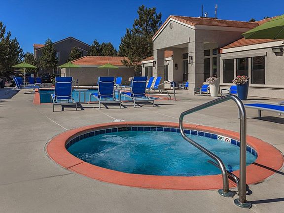Sagecliff Apartments Outdoor Spa and Pool Area
