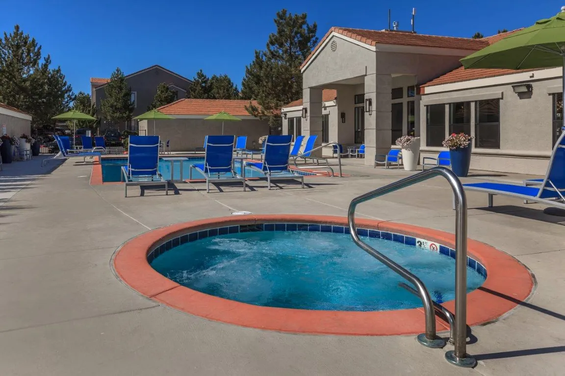 Sagecliff Apartments Outdoor Spa and Pool Area