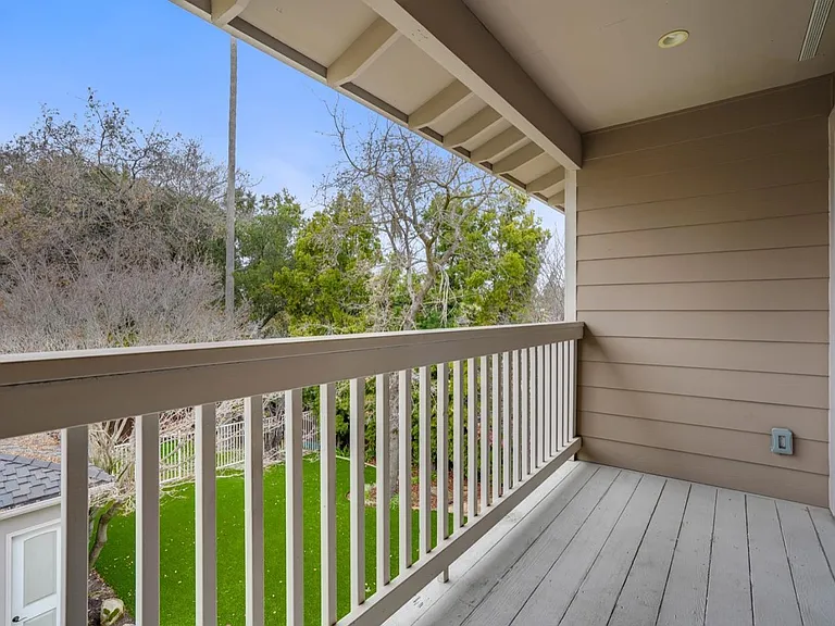 1262 Edgewood Rd — Photo 8