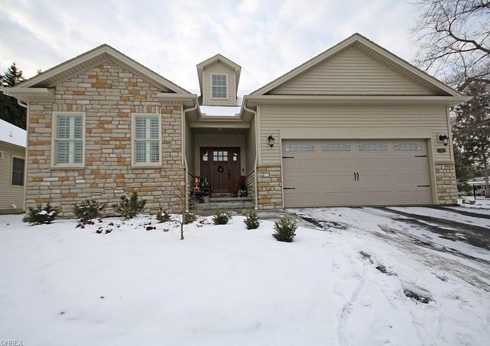 1st image of 10 Barnstone Ln