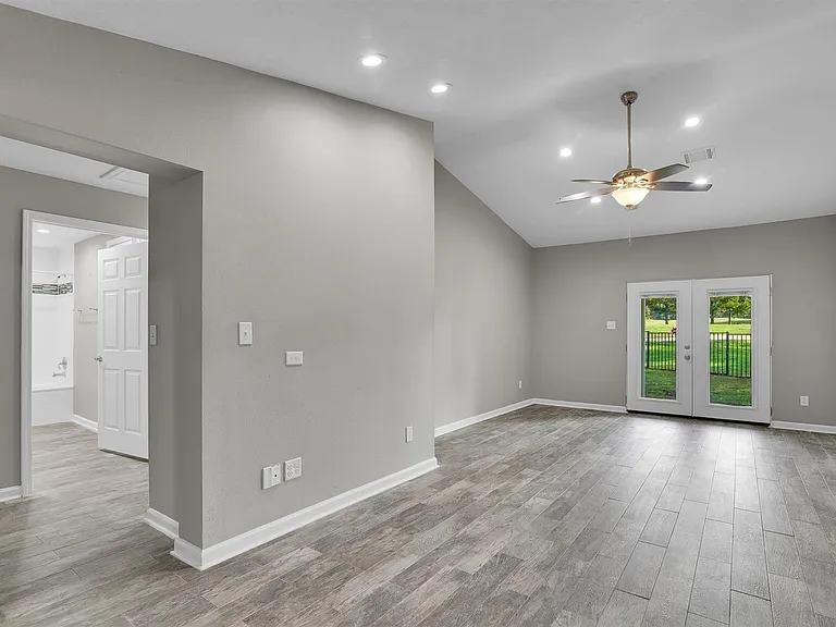 3555 Balboa Cir — Photo 6