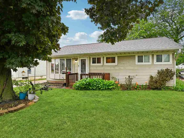 2430 3rd Ave, Marion, IA 52302
