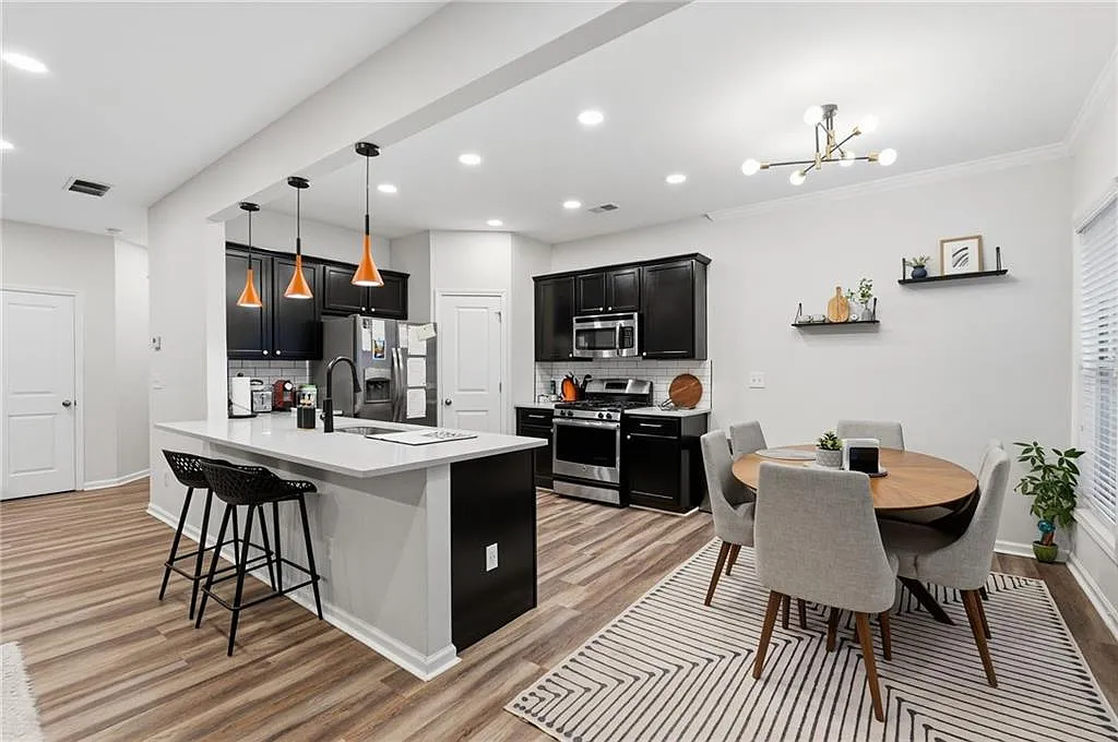 4 bed, 3.5 bath, 2291 sqft, $3,250 — Photo 2