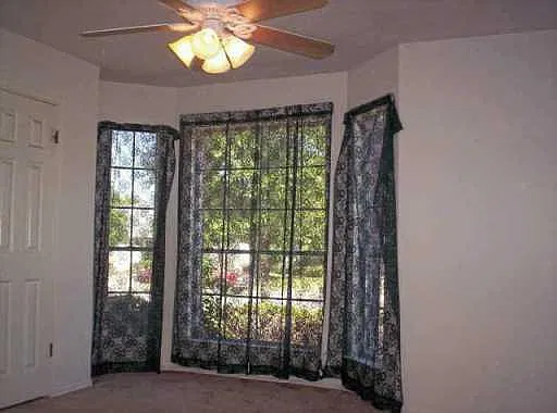 3 bed, 2.0 bath, 1629 sqft, $1,995 — Photo 4