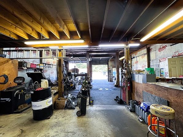 28 Chestnut St, Girard, PA 16417