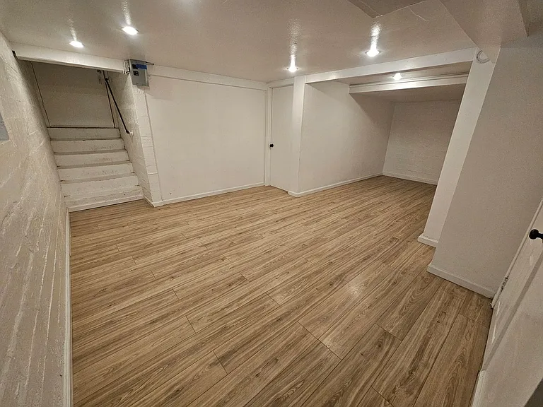 202 W 2nd Ave #1 — Photo 11