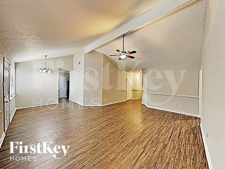 20327 Bridgedale Ln — Photo 2