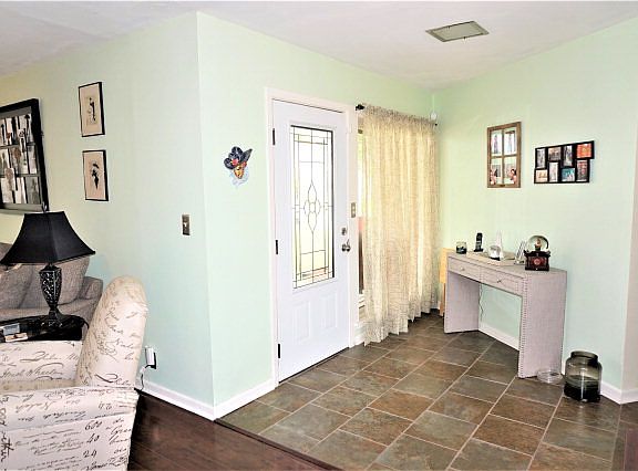 5th image of 800 E Gramman St