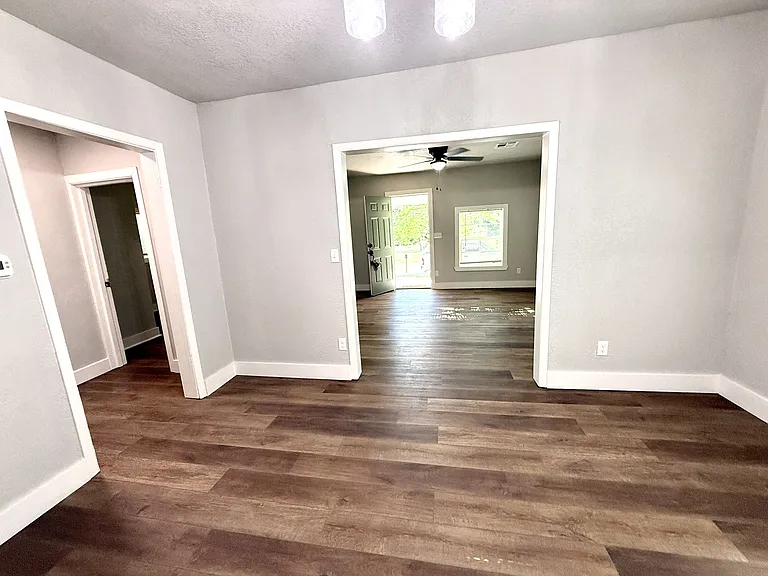 721 Roff St NE — Photo 8