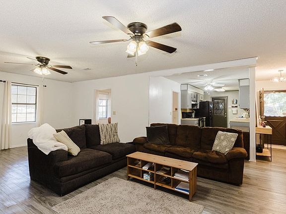 2nd image of 1801 Dogwood Dr