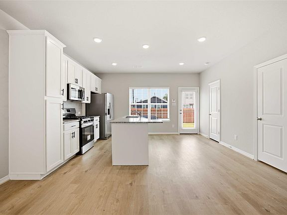5th image of 6403 Paris St