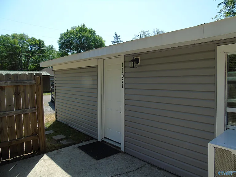 1107 England St NE #B — Photo 3