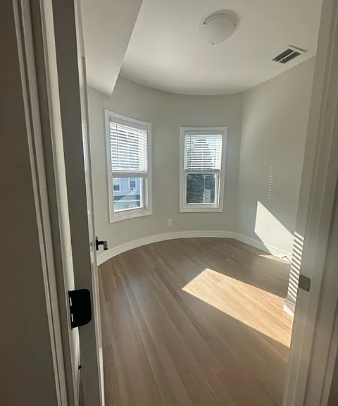 37 Calumet St #4 — Photo 6