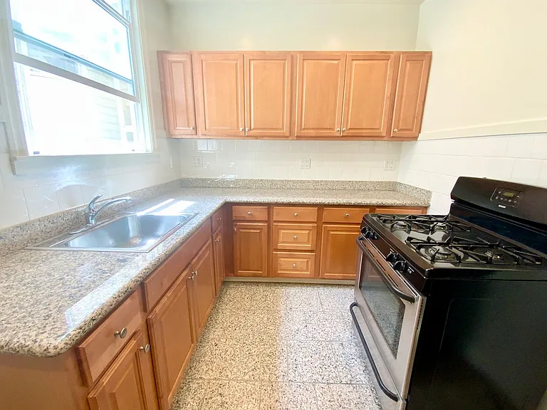 2760 Sutter St #202 — Photo 4