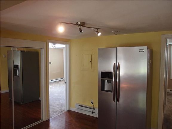 4th image of 39 Prospect Hill Ave