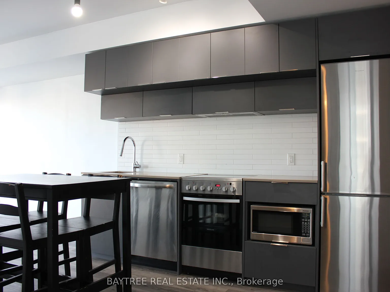 Grid Condos — Photo 4