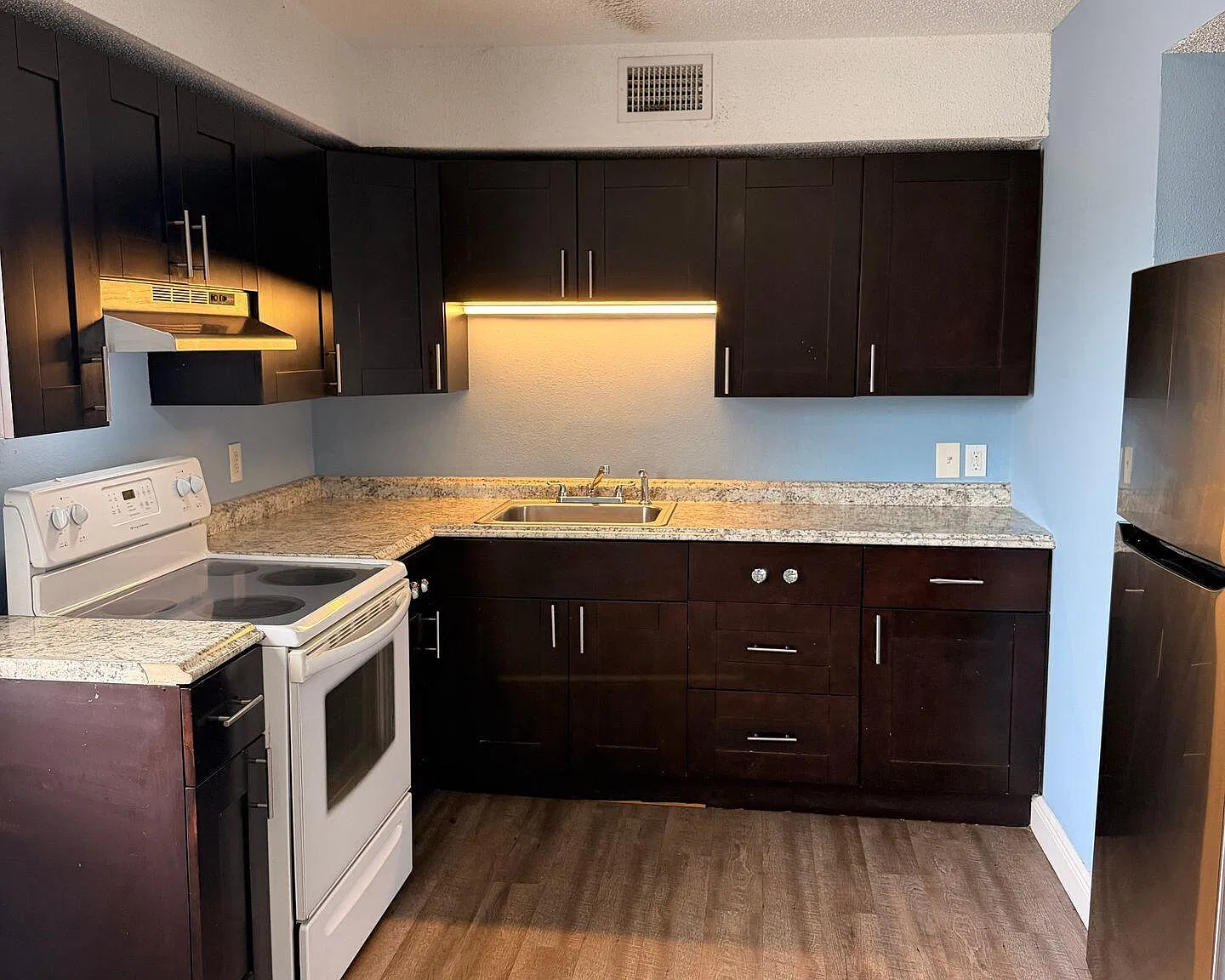 2 bed, 800 sqft, $900 — Photo 2