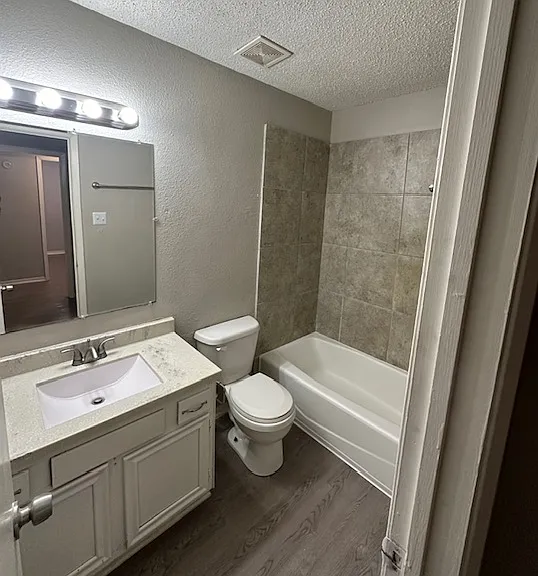 Camelot Apartments — Photo 31