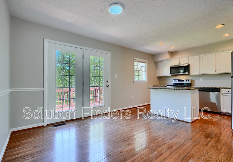 3419 Clairborne Way — Photo 7