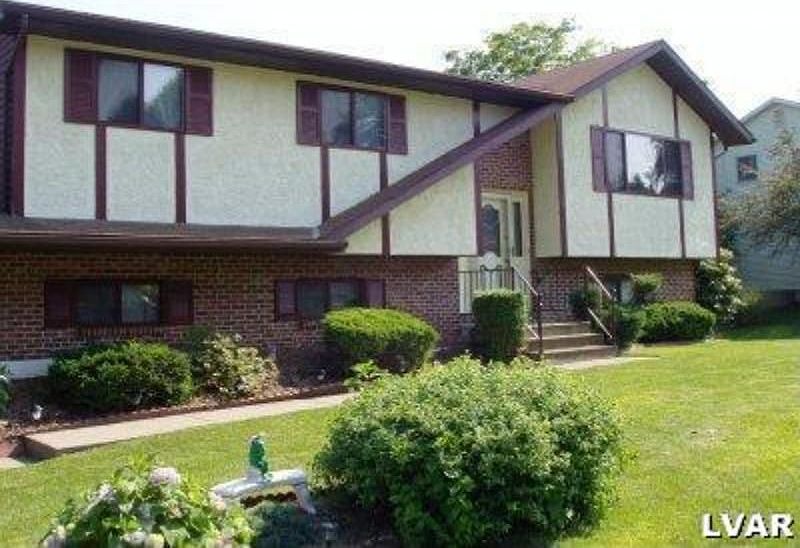 2nd image of 3518 Skyline Dr