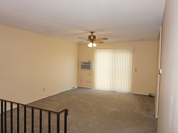 Upstairs Living Room - Sliding door to rear deck.