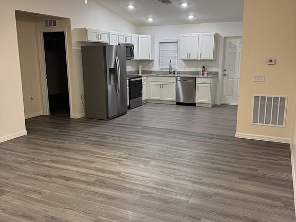 4th image of 7065 Berwick Cir