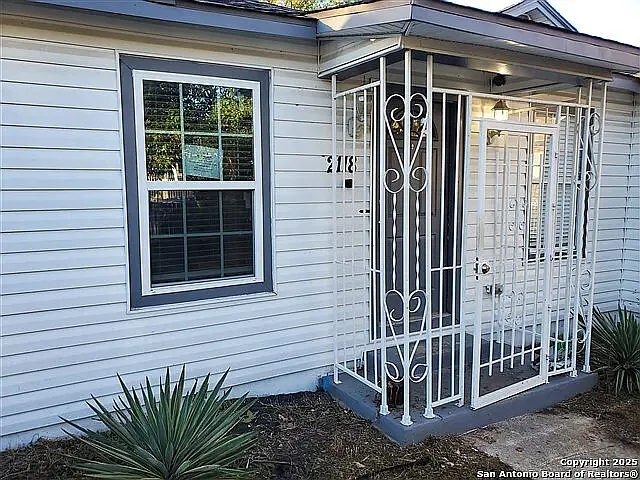 2118 Burnet St — Photo 4