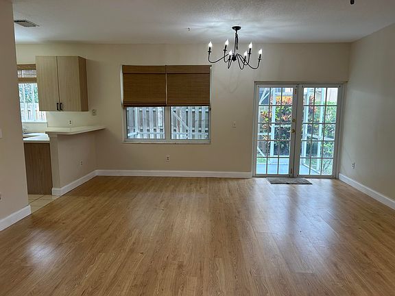 2nd image of 331 Oak Crest Ter #331