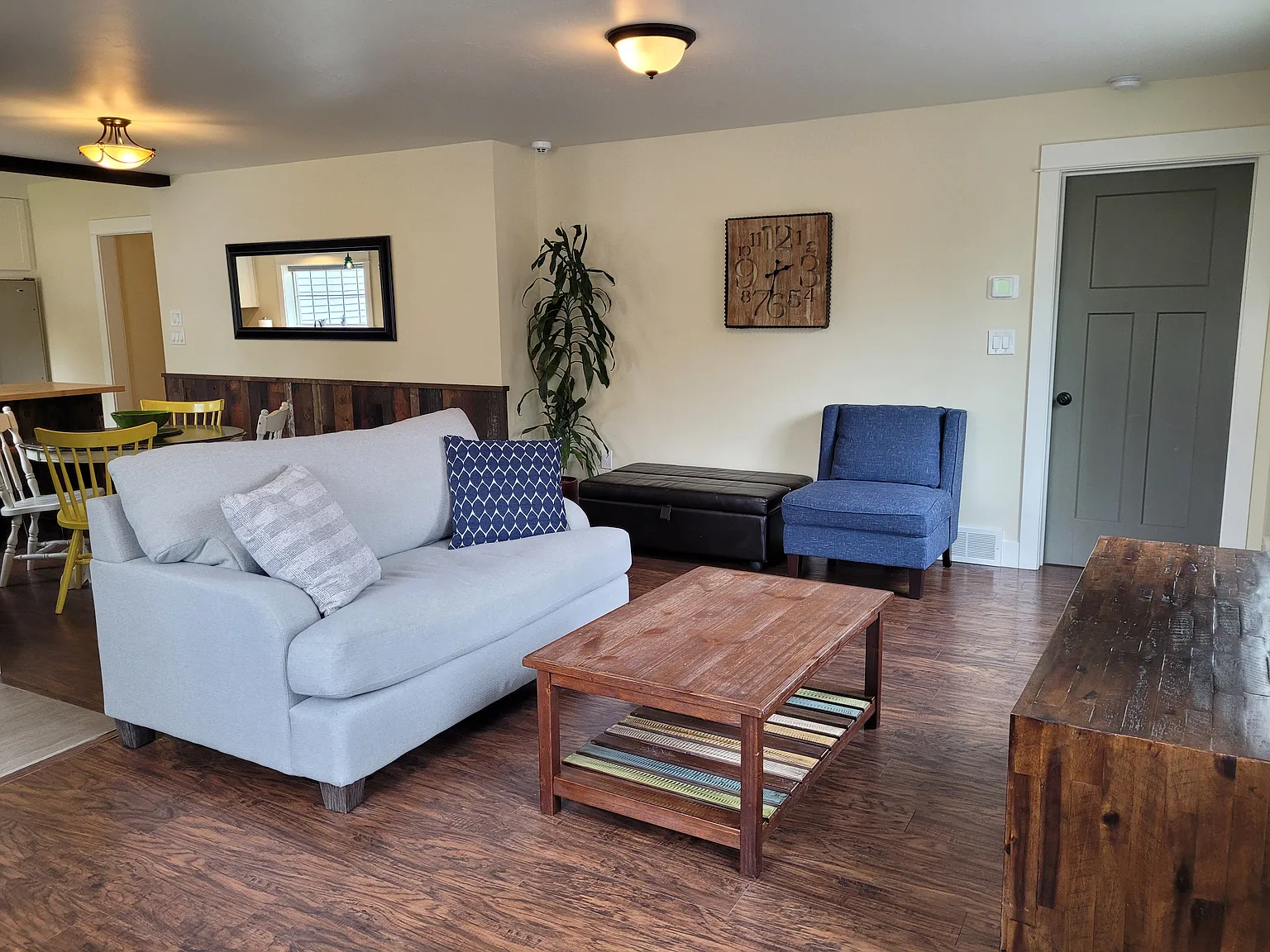 2 bed, 950 sqft, $2,700 — Photo 3