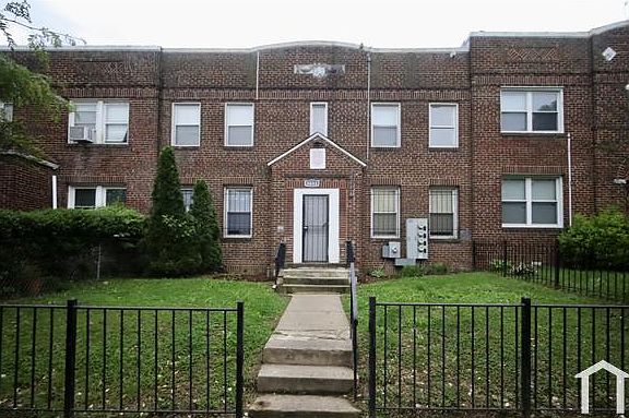 5th image of 1633 E St NE APT 3