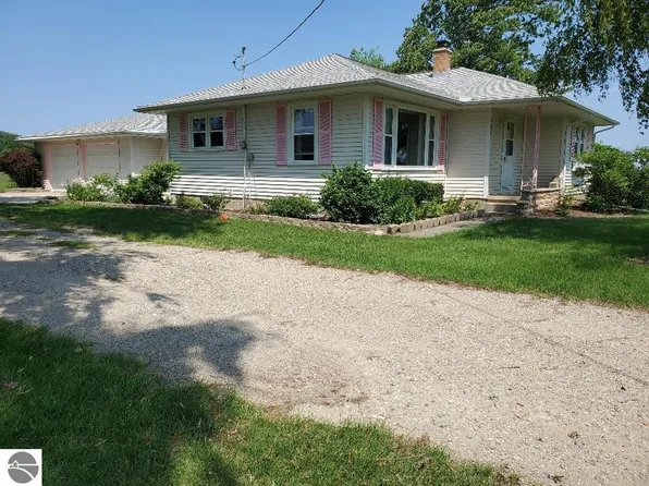 765 N Vandecar Rd, Mount Pleasant, MI 48858