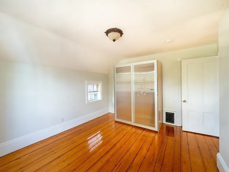 12 Adella Pl — Photo 19
