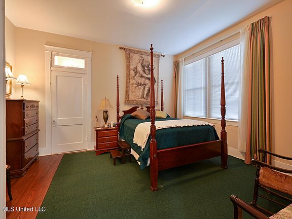 5th image of 1112 Main St