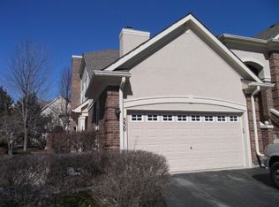 530 Saddlebrook Ln, Vernon Hills, IL 60061