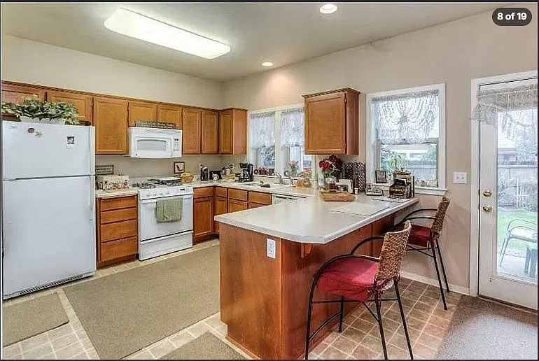 2 bed, 2.5 bath, 1700 sqft, $2,300 — Photo 3