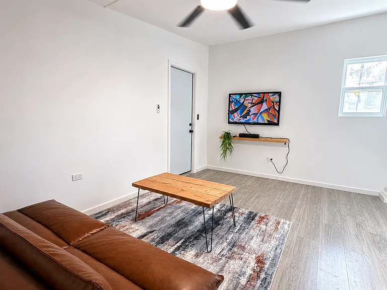 578 Cora Pl — Photo 3